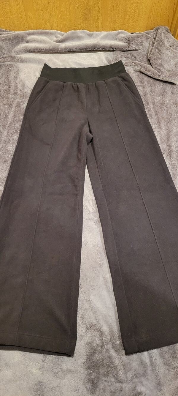 Alo Yoga Black Wide Leg Lounge Pants Womens M Pintuck High Rise Athleisure Cozy
